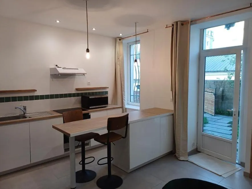 T2 Meuble Avec Jardinet A Vannes Apartamento